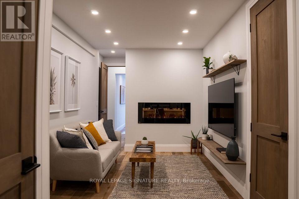 Main - 166 Oakmount Road, Toronto, Ontario  M6P 2M9 - Photo 6 - W12629448