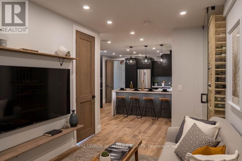 Main - 166 Oakmount Road, Toronto, Ontario  M6P 2M9 - Photo 7 - W12629448