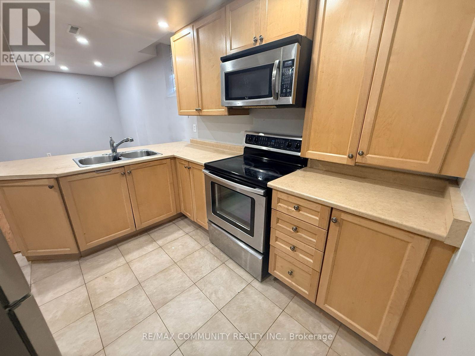 13 Marotta Avenue, Brampton (Fletcher's Meadow), Ontario  L6X 4W9 - Photo 3 - W12629506