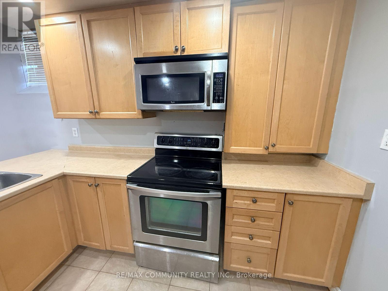 13 Marotta Avenue, Brampton (Fletcher's Meadow), Ontario  L6X 4W9 - Photo 4 - W12629506