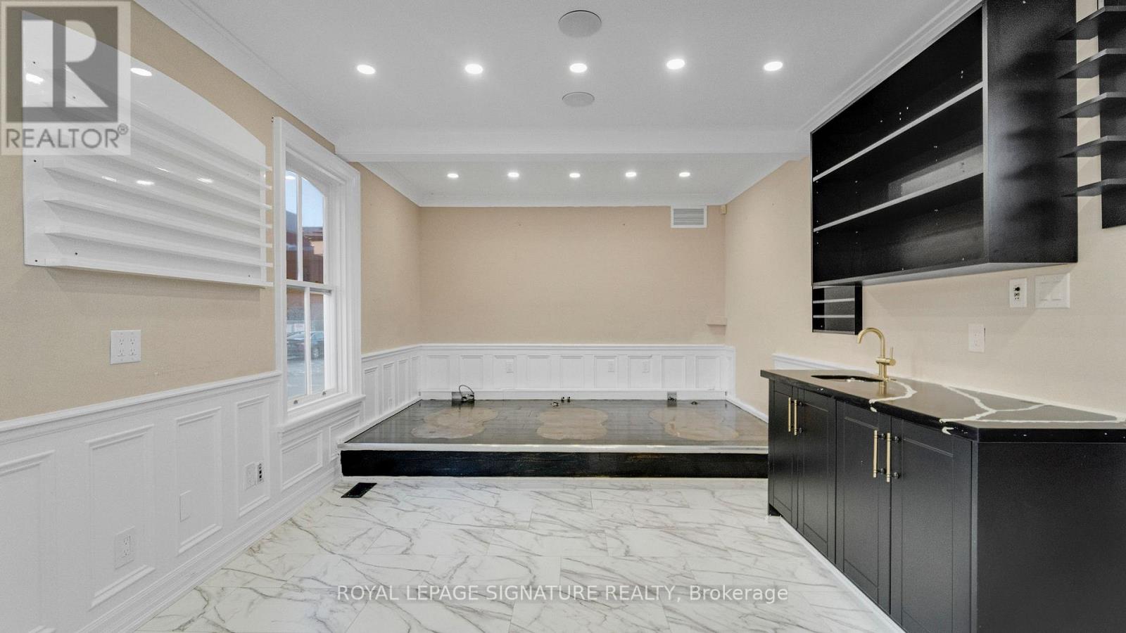 140 Trafalgar Road, Oakville (Oo Old Oakville), Ontario  L6J 3G5 - Photo 12 - W12629516