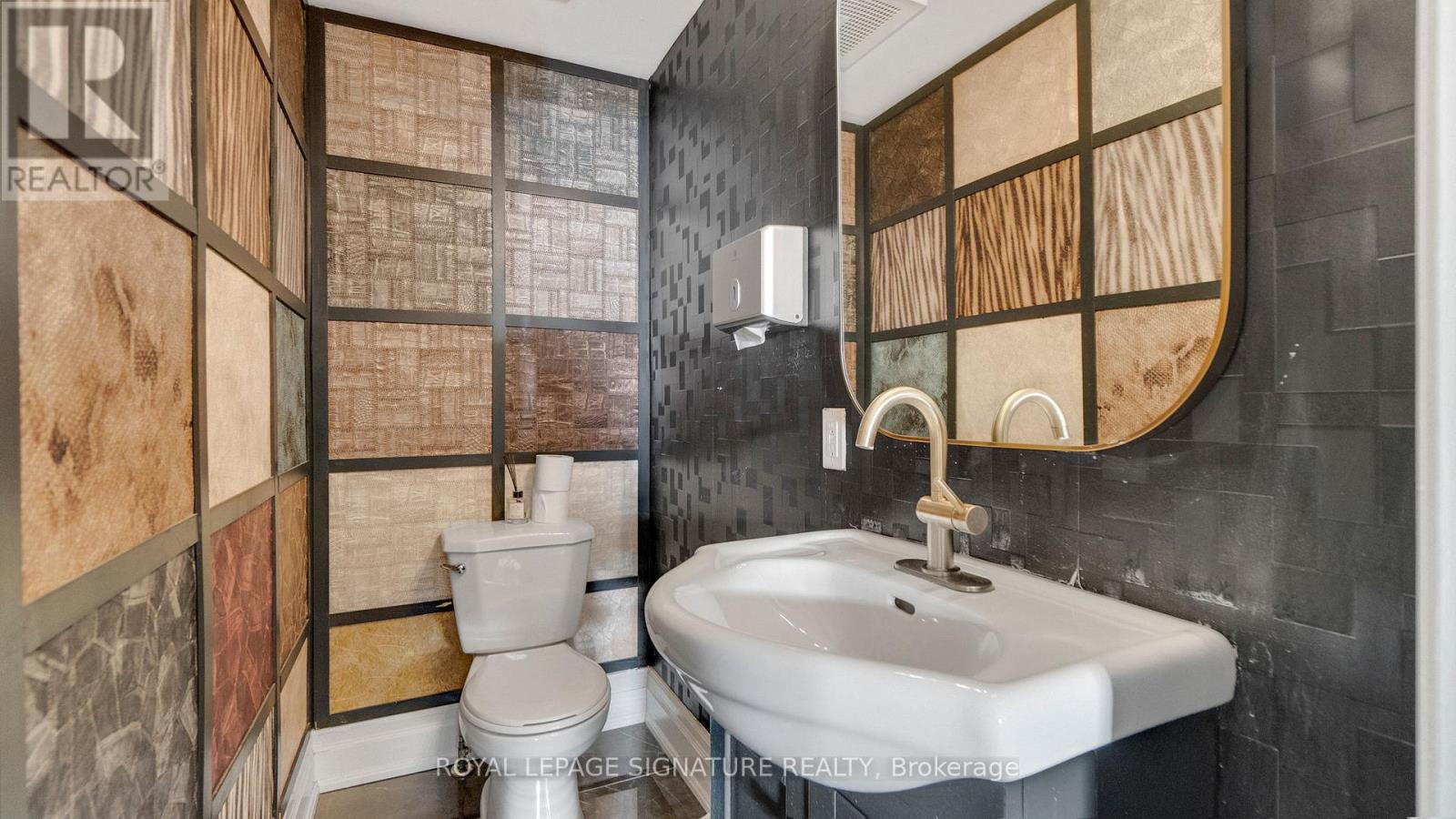 140 Trafalgar Road, Oakville (Oo Old Oakville), Ontario  L6J 3G5 - Photo 20 - W12629516