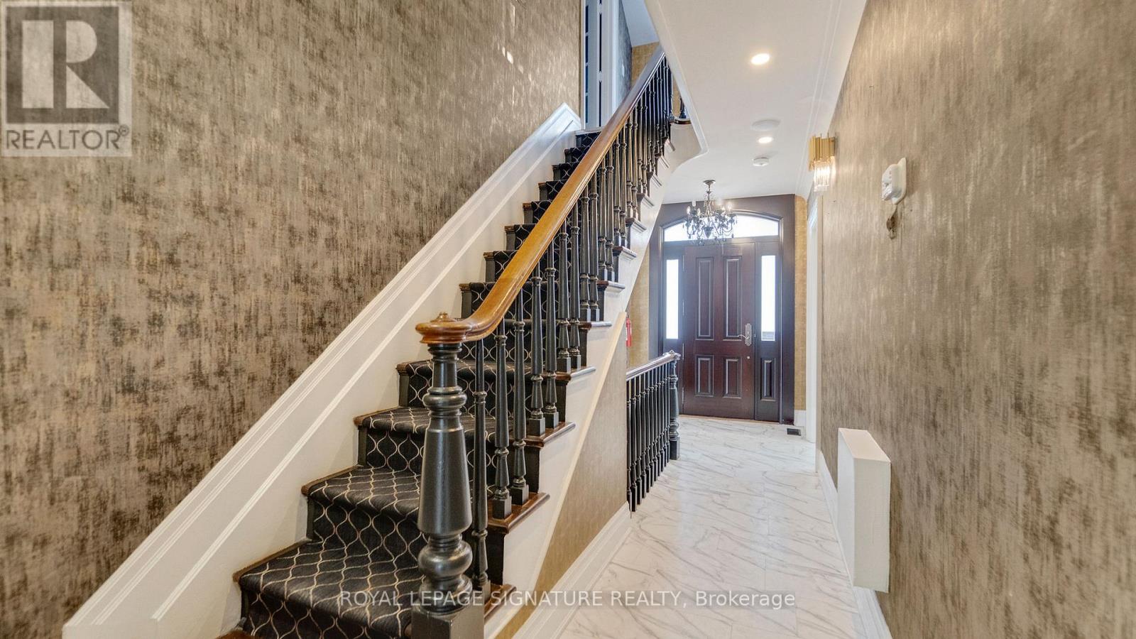 140 Trafalgar Road, Oakville (Oo Old Oakville), Ontario  L6J 3G5 - Photo 21 - W12629516