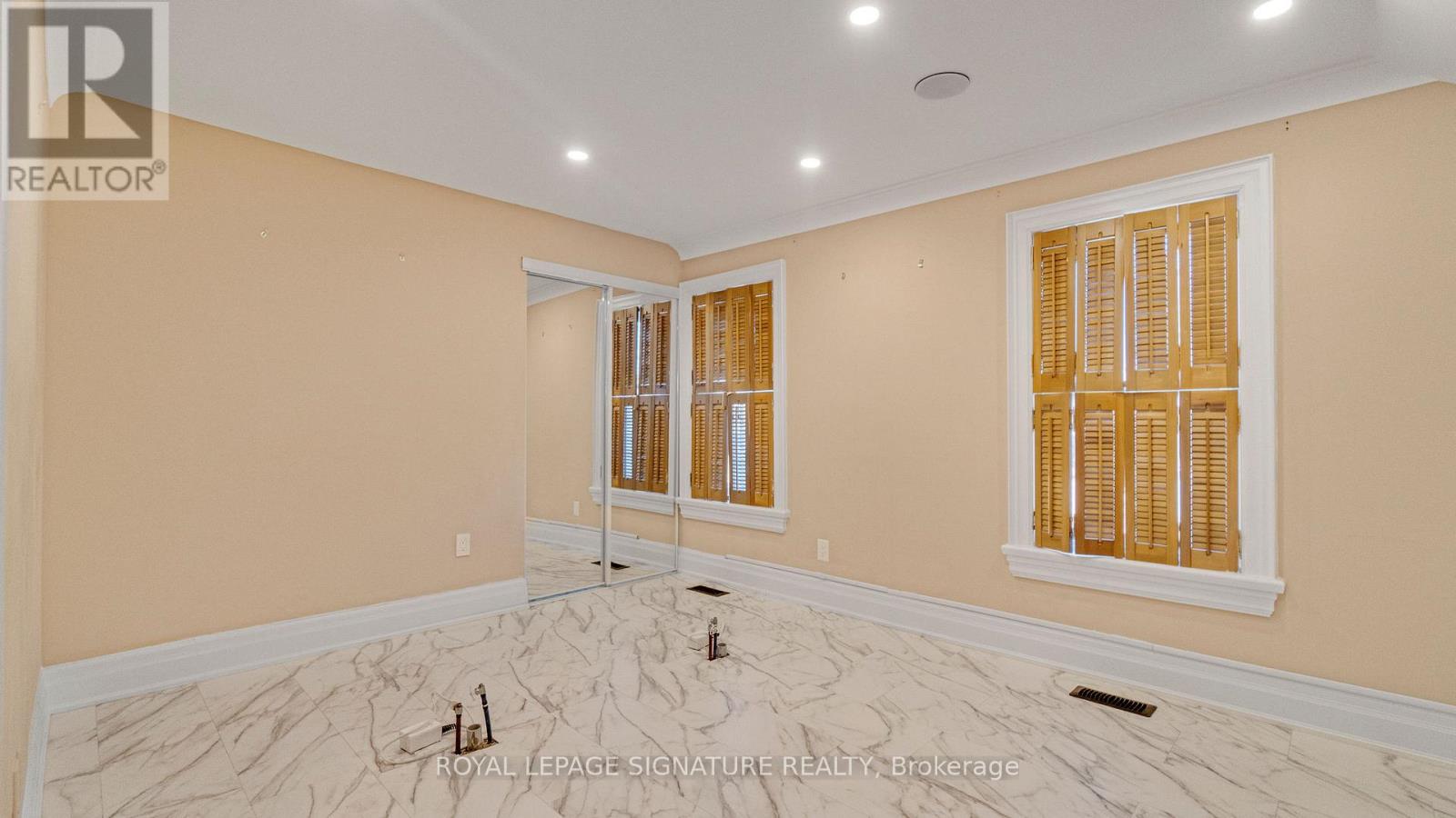 140 Trafalgar Road, Oakville (Oo Old Oakville), Ontario  L6J 3G5 - Photo 23 - W12629516