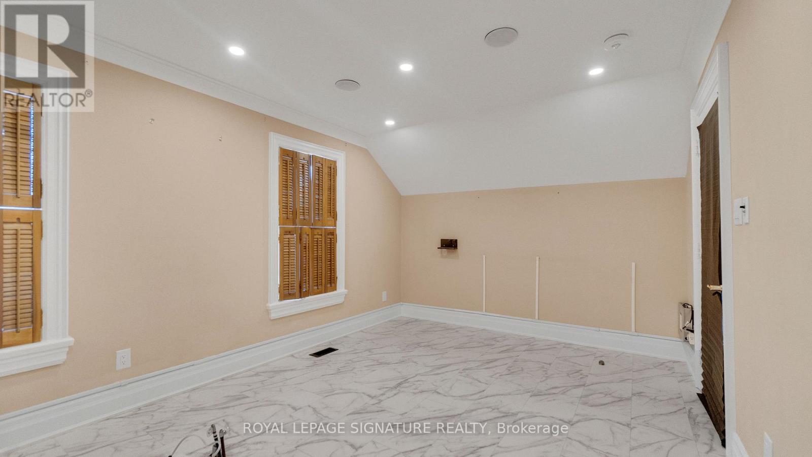 140 Trafalgar Road, Oakville (Oo Old Oakville), Ontario  L6J 3G5 - Photo 24 - W12629516