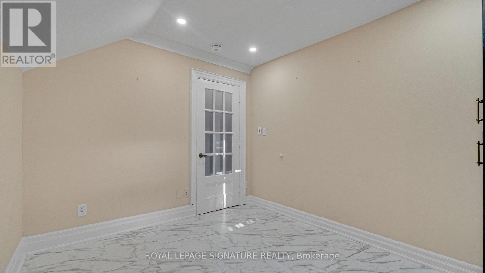 140 Trafalgar Road, Oakville (Oo Old Oakville), Ontario  L6J 3G5 - Photo 28 - W12629516