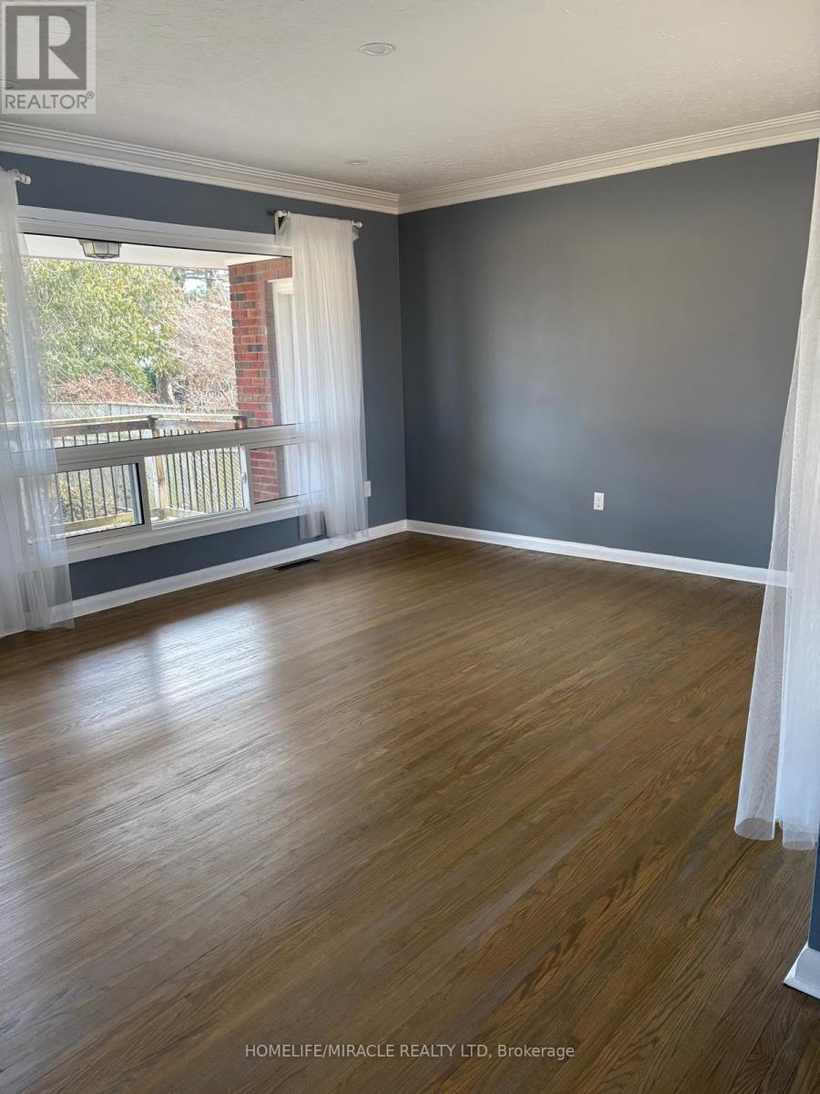 312 Grantham Avenue, St. Catharines (Carlton/bunting), Ontario  L2M 5A6 - Photo 3 - X12629494