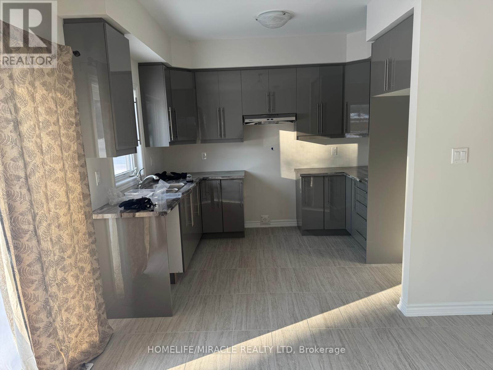 165 Beechwood Forest Lane, Gravenhurst, Ontario  P1P 0H8 - Photo 2 - X12629502