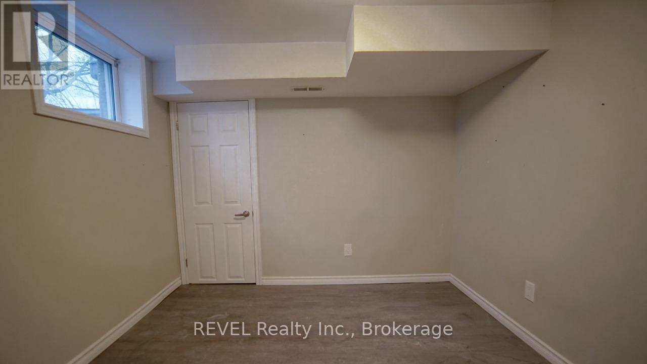 Lower - 22 Greenwood Avenue, Welland, Ontario  L3C 4B2 - Photo 16 - X12397892