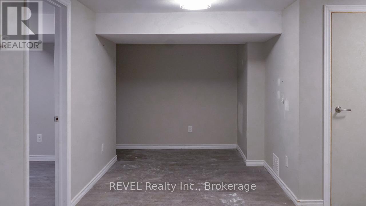 Lower - 22 Greenwood Avenue, Welland, Ontario  L3C 4B2 - Photo 18 - X12397892