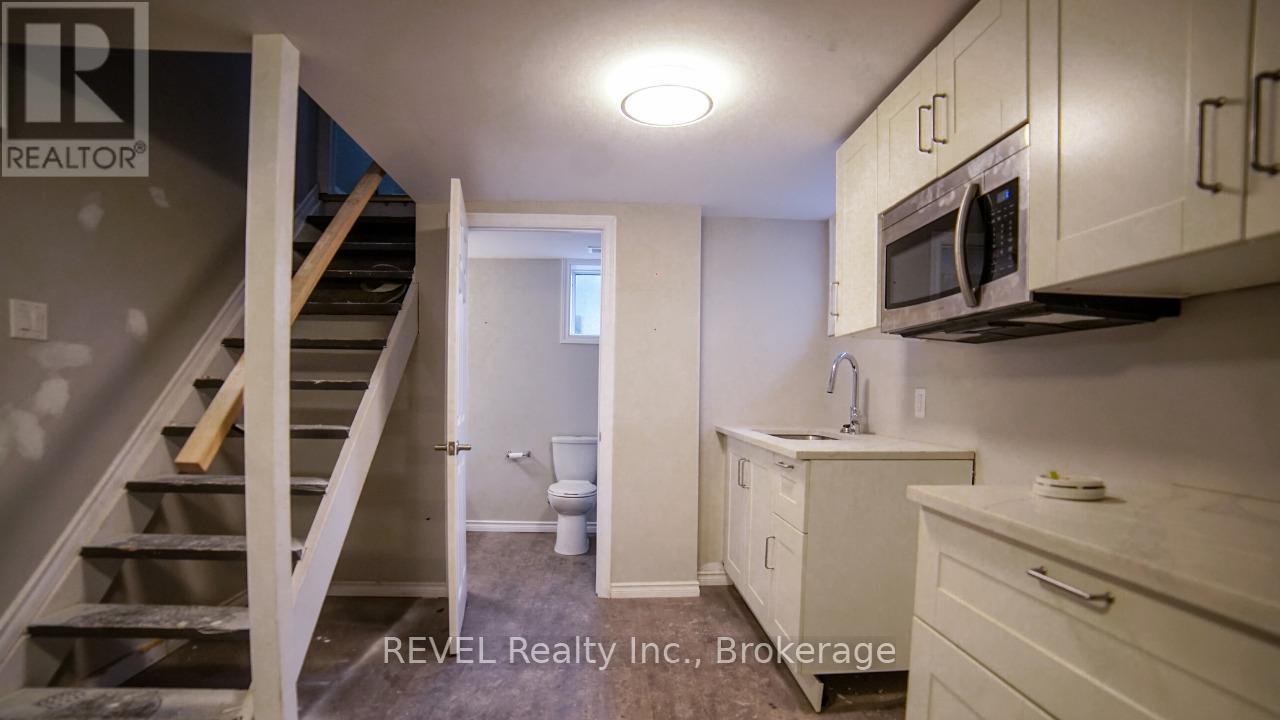 Lower - 22 Greenwood Avenue, Welland, Ontario  L3C 4B2 - Photo 5 - X12397892