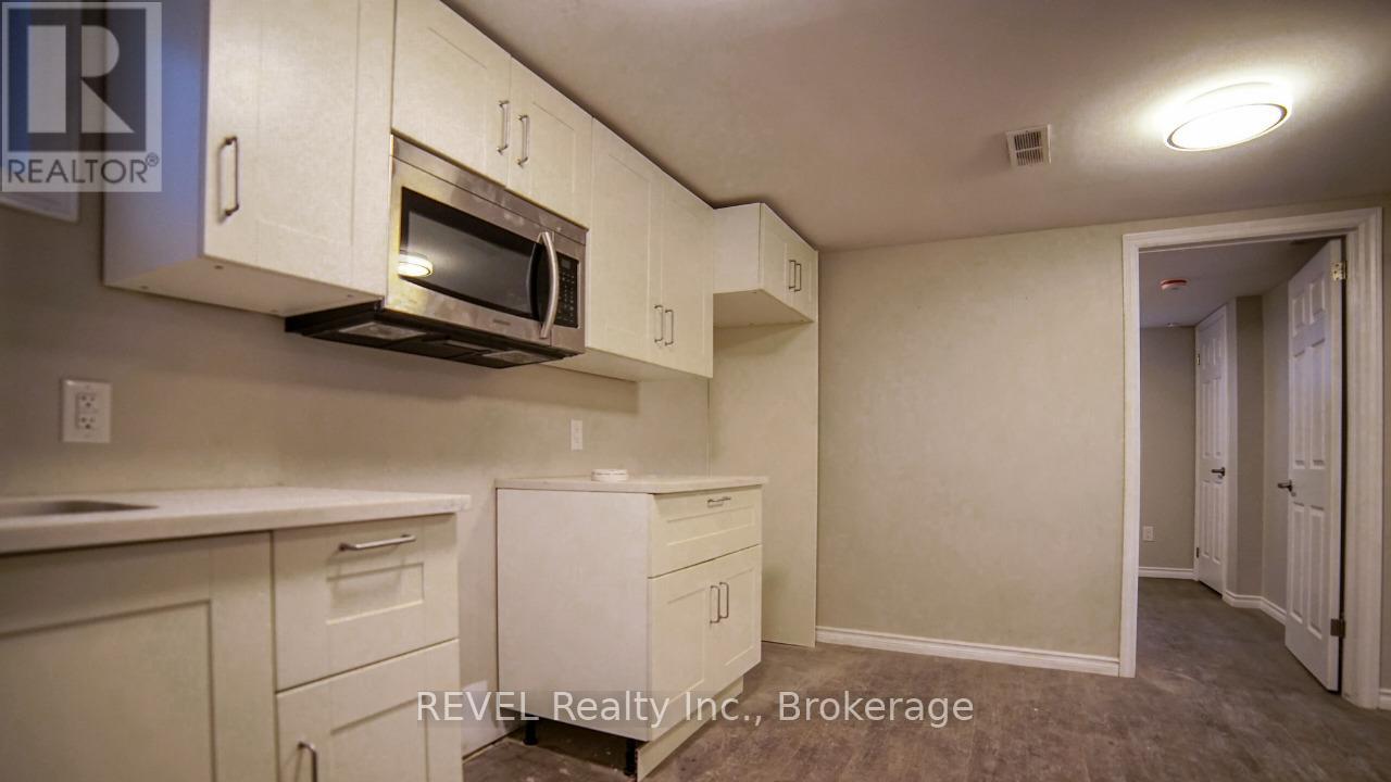 Lower - 22 Greenwood Avenue, Welland, Ontario  L3C 4B2 - Photo 6 - X12397892