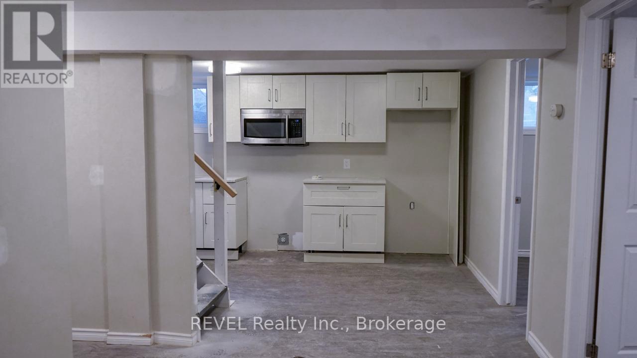 Lower - 22 Greenwood Avenue, Welland, Ontario  L3C 4B2 - Photo 7 - X12397892