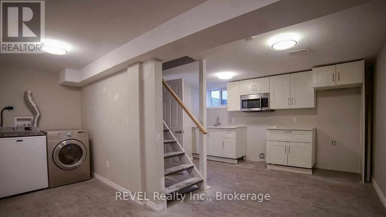 Lower - 22 Greenwood Avenue, Welland, Ontario  L3C 4B2 - Photo 8 - X12397892