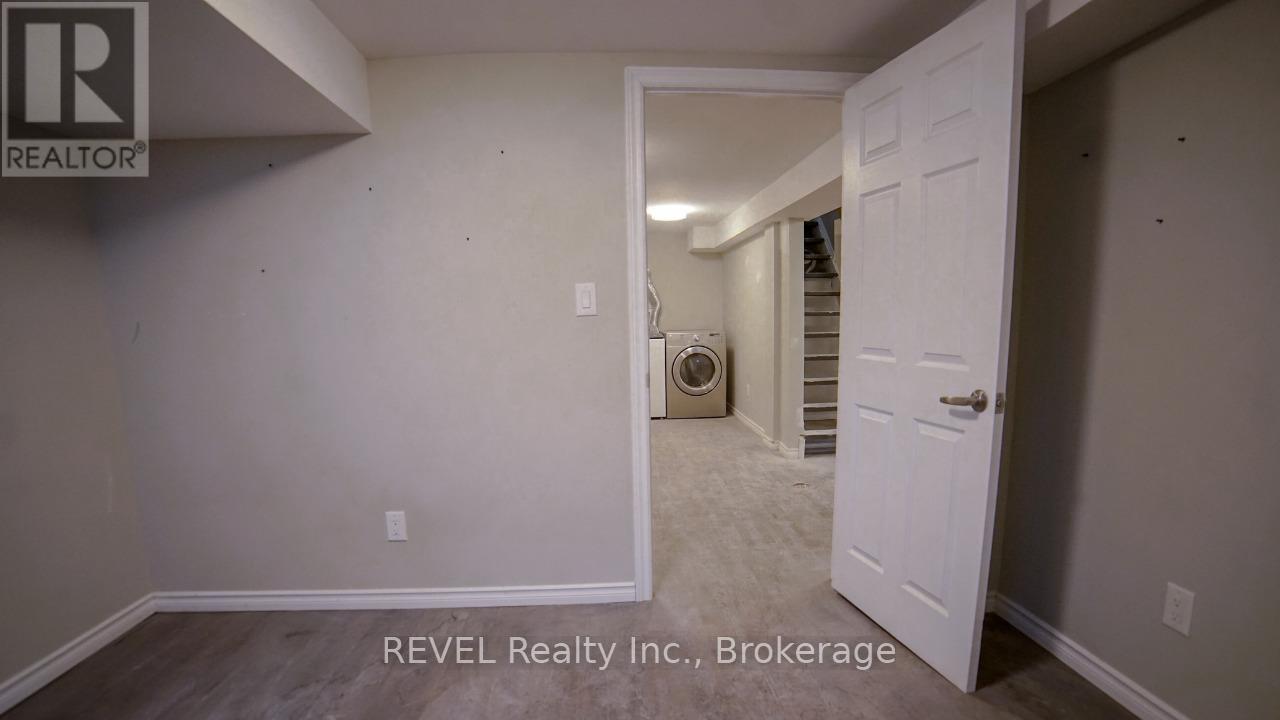 Lower - 22 Greenwood Avenue, Welland, Ontario  L3C 4B2 - Photo 9 - X12397892