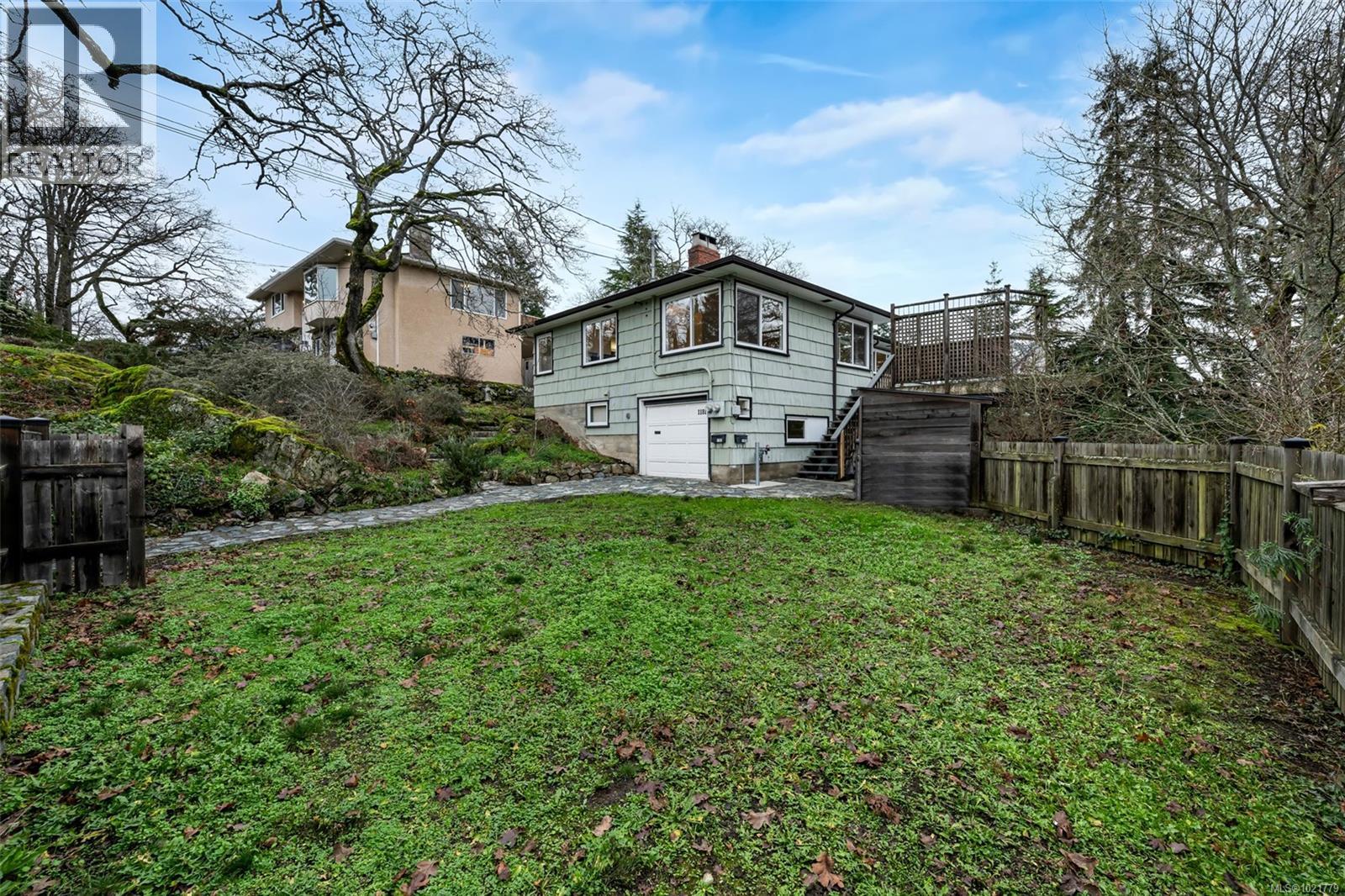 1181 Clovelly Terr, Saanich, British Columbia