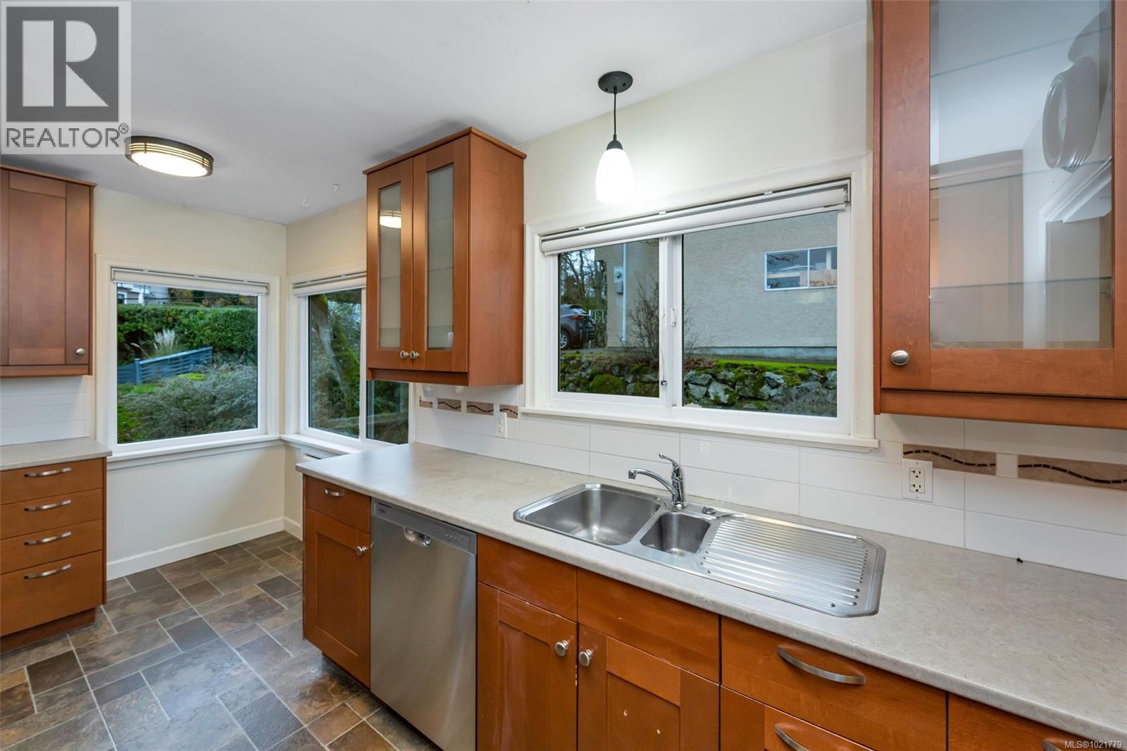 1181 Clovelly Terr, Saanich, British Columbia  V8P 1V7 - Photo 20 - 1021779