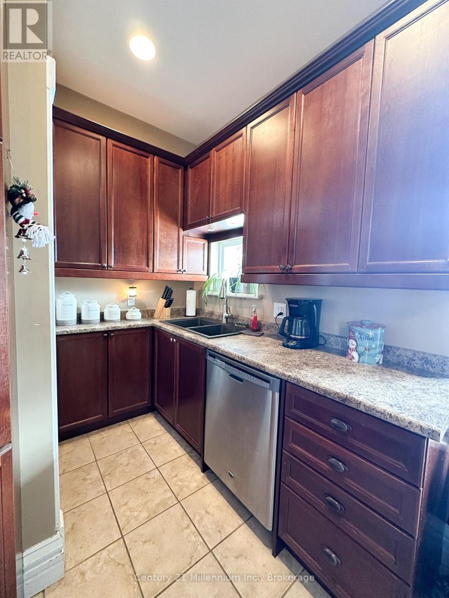 692 15th Street E, Owen Sound, Ontario  N4K 1X4 - Photo 13 - X12629610