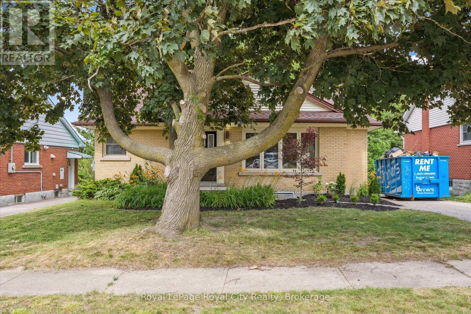 56 Dover Street, Waterloo, Ontario  N2J 1Z1 - Photo 2 - X12629616