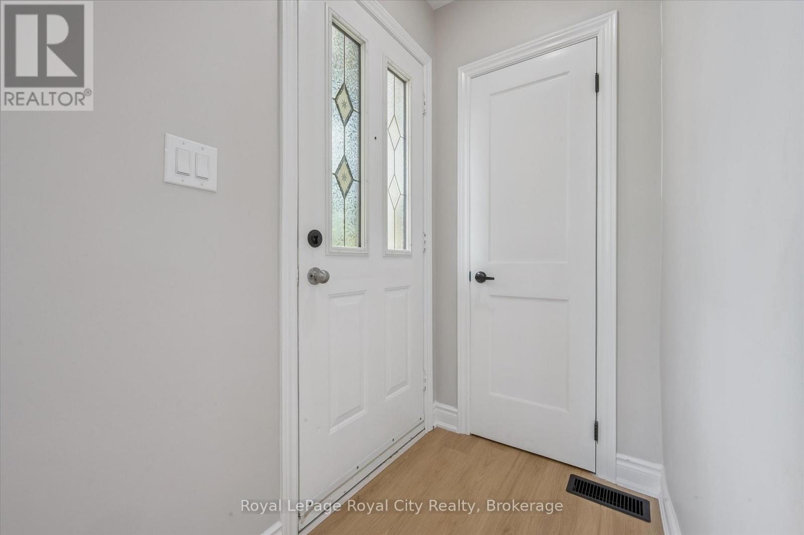 56 Dover Street, Waterloo, Ontario  N2J 1Z1 - Photo 6 - X12629616