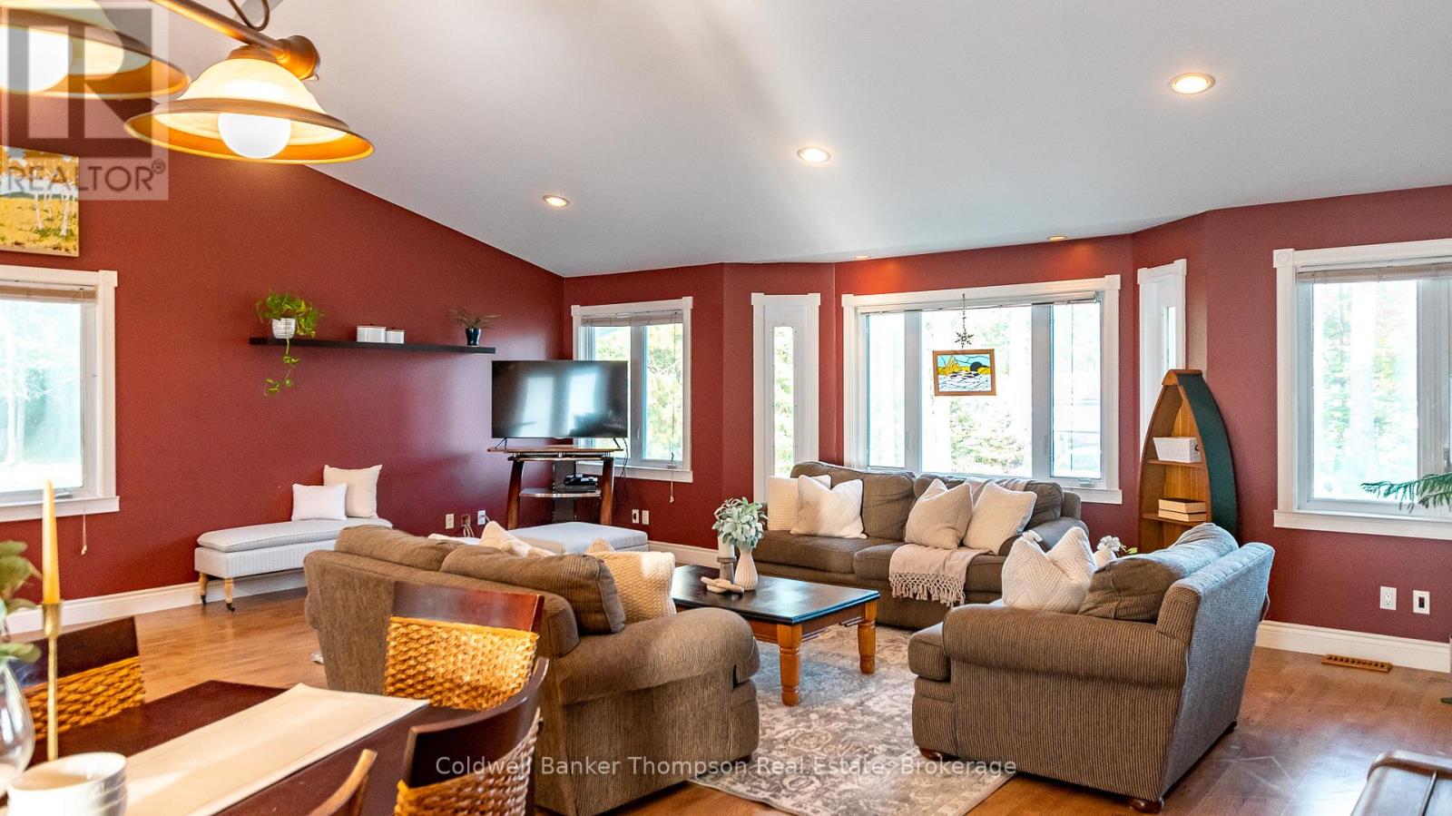 4237 Ravenscliffe Road, Huntsville, Ontario P1H 2J2 - Photo 17 - X12629630