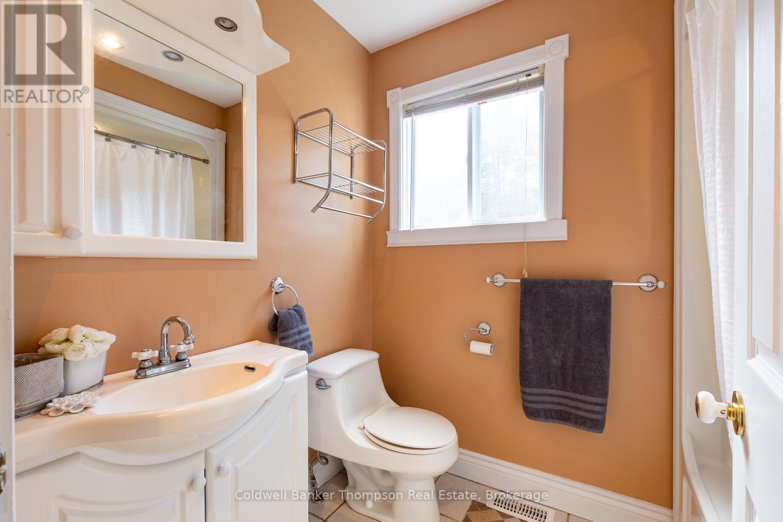 4237 Ravenscliffe Road, Huntsville, Ontario P1H 2J2 - Photo 19 - X12629630