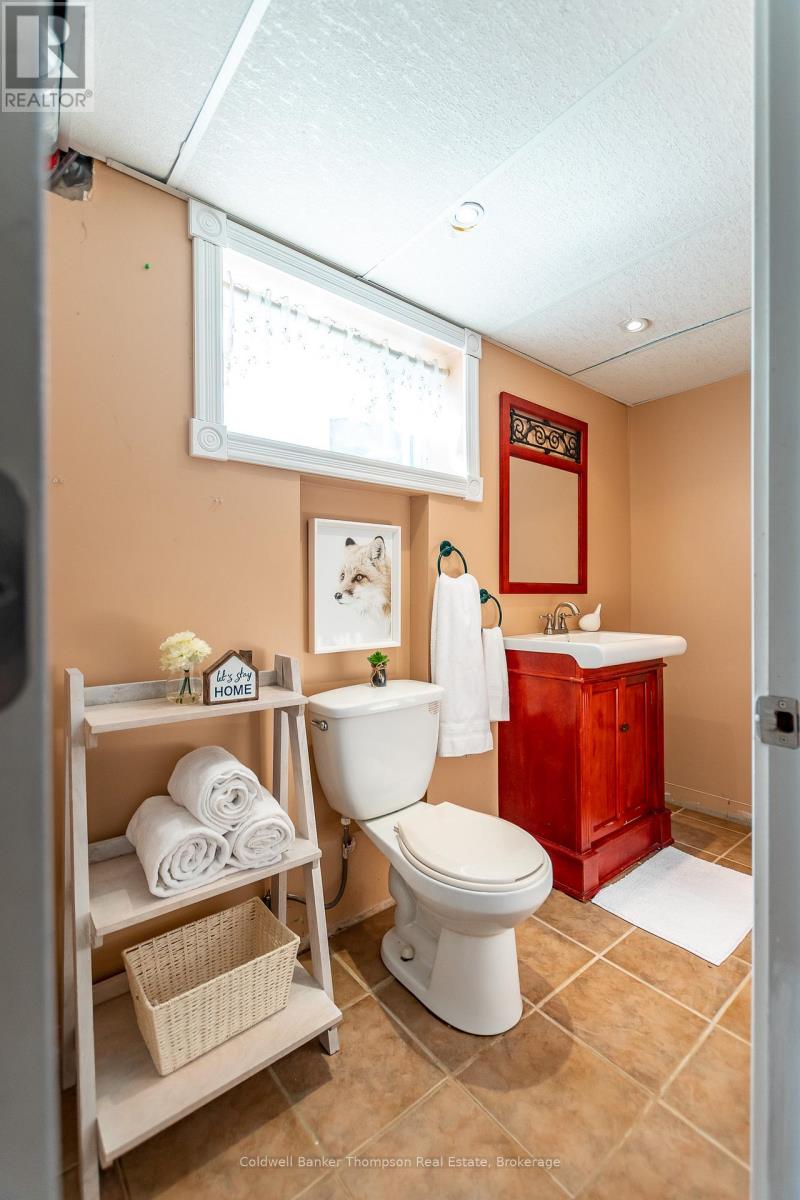 4237 Ravenscliffe Road, Huntsville, Ontario P1H 2J2 - Photo 34 - X12629630