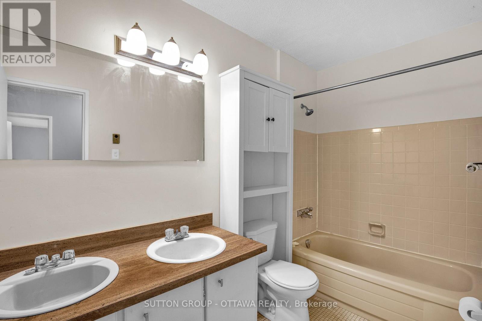 39j - 1958 Jasmine Crescent, Ottawa, Ontario K1J 7W1 - Photo 22 - X12409167