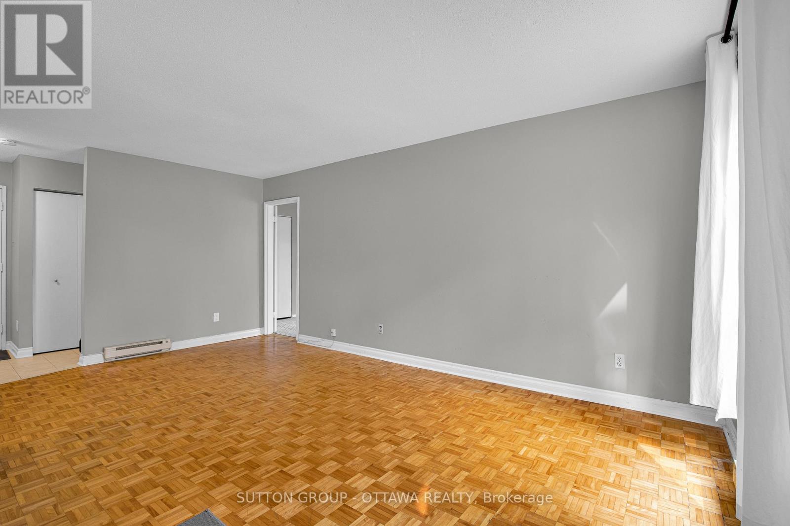 39j - 1958 Jasmine Crescent, Ottawa, Ontario K1J 7W1 - Photo 7 - X12409167