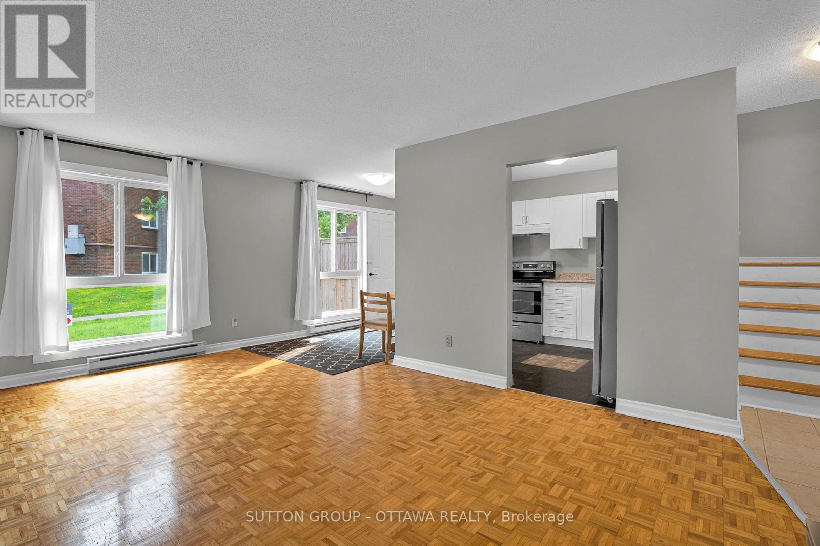 39j - 1958 Jasmine Crescent, Ottawa, Ontario K1J 7W1 - Photo 5 - X12409167