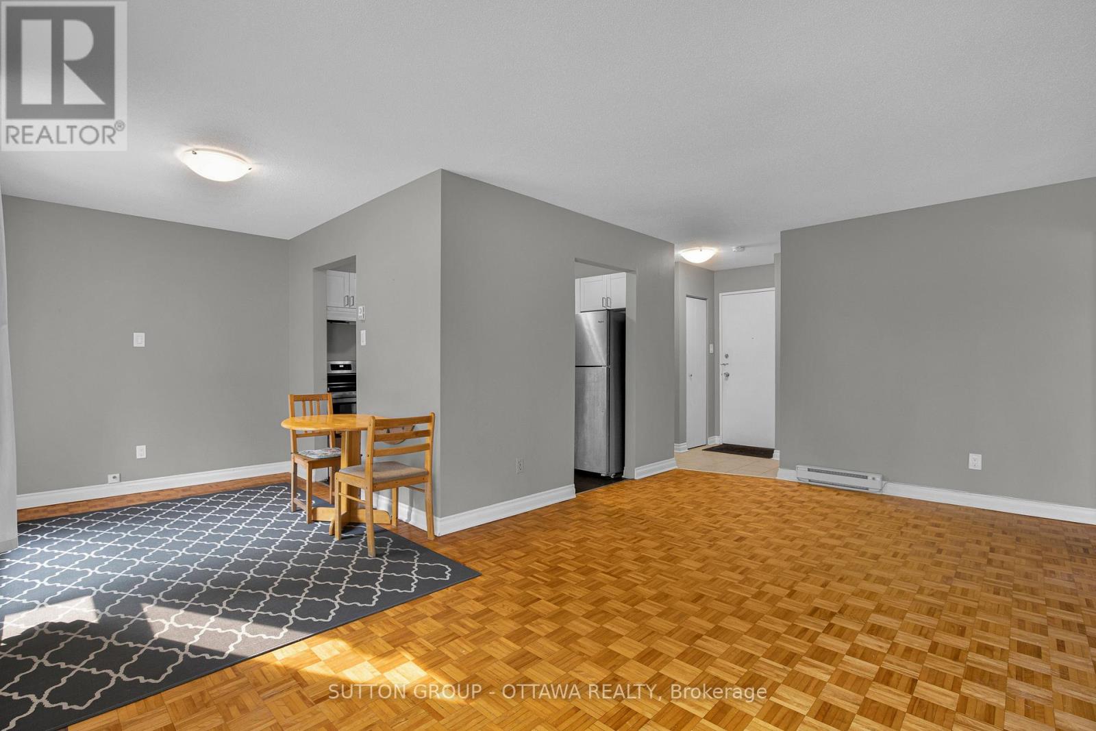 39j - 1958 Jasmine Crescent, Ottawa, Ontario K1J 7W1 - Photo 6 - X12409167