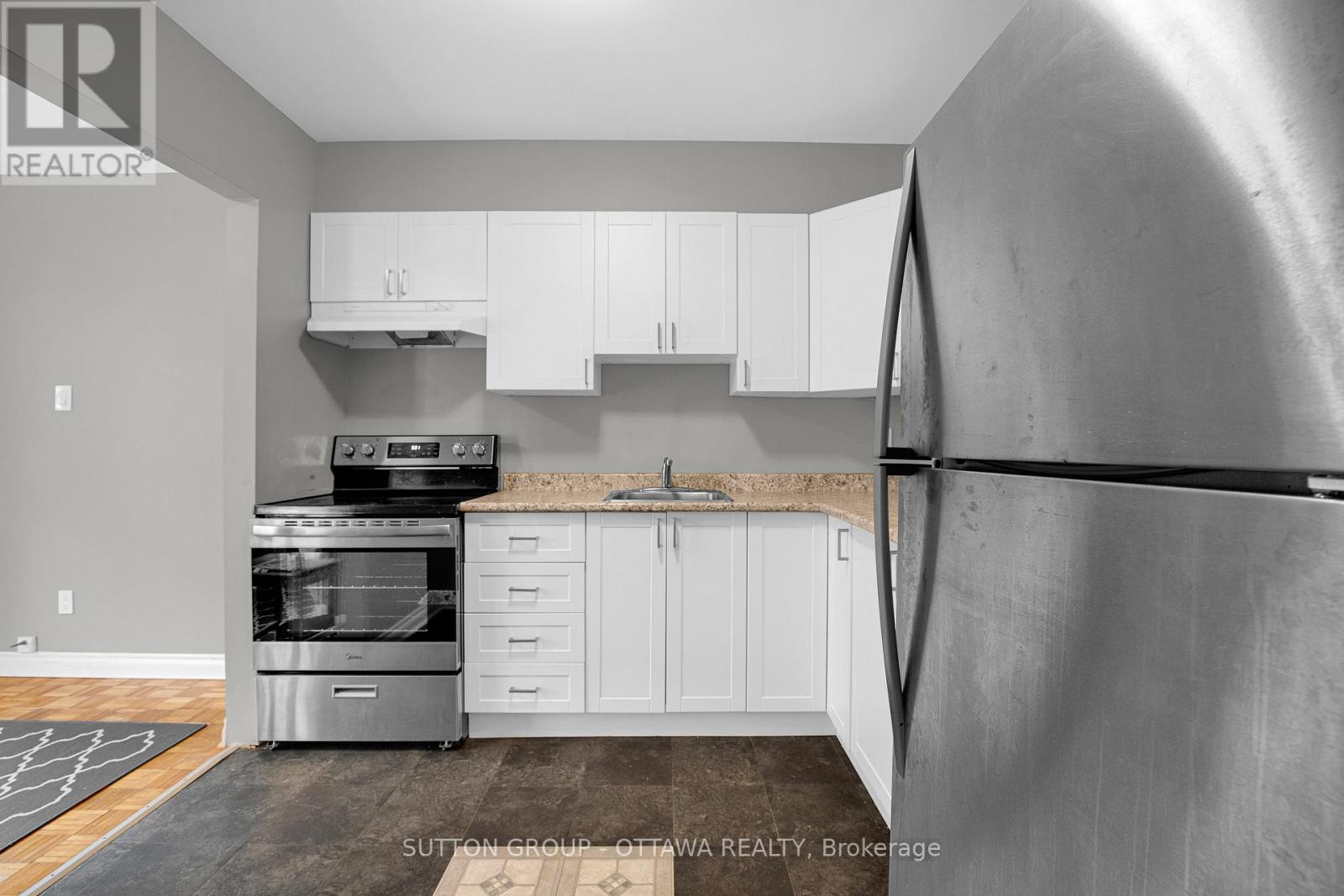 39j - 1958 Jasmine Crescent, Ottawa, Ontario K1J 7W1 - Photo 9 - X12409167