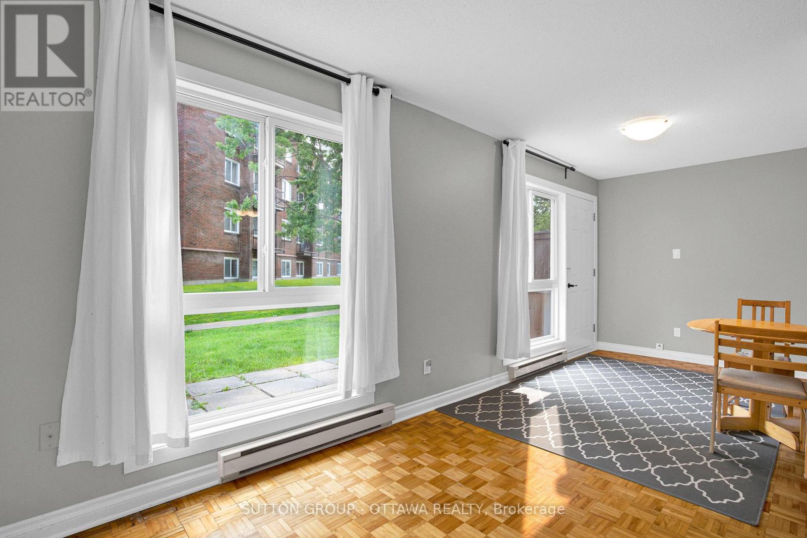 39j - 1958 Jasmine Crescent, Ottawa, Ontario K1J 7W1 - Photo 8 - X12409167