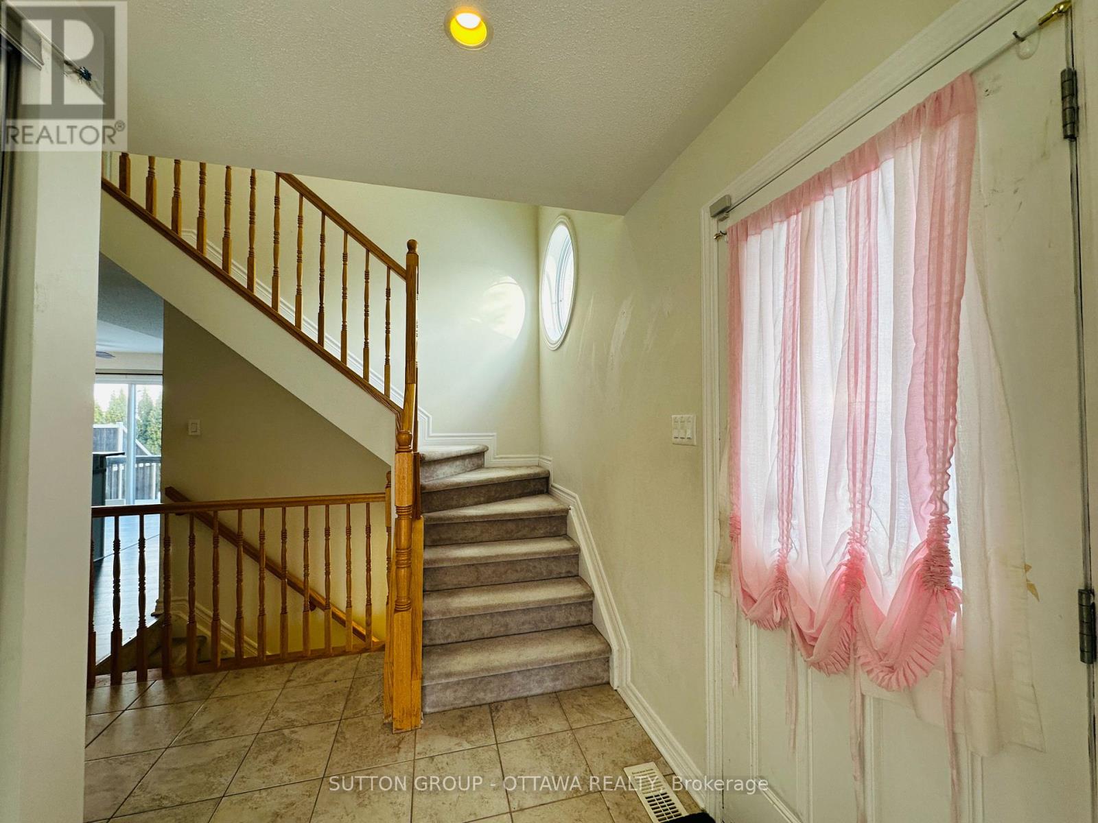 416 Cresthaven Drive, Ottawa, Ontario  K2G 4P4 - Photo 3 - X12555252