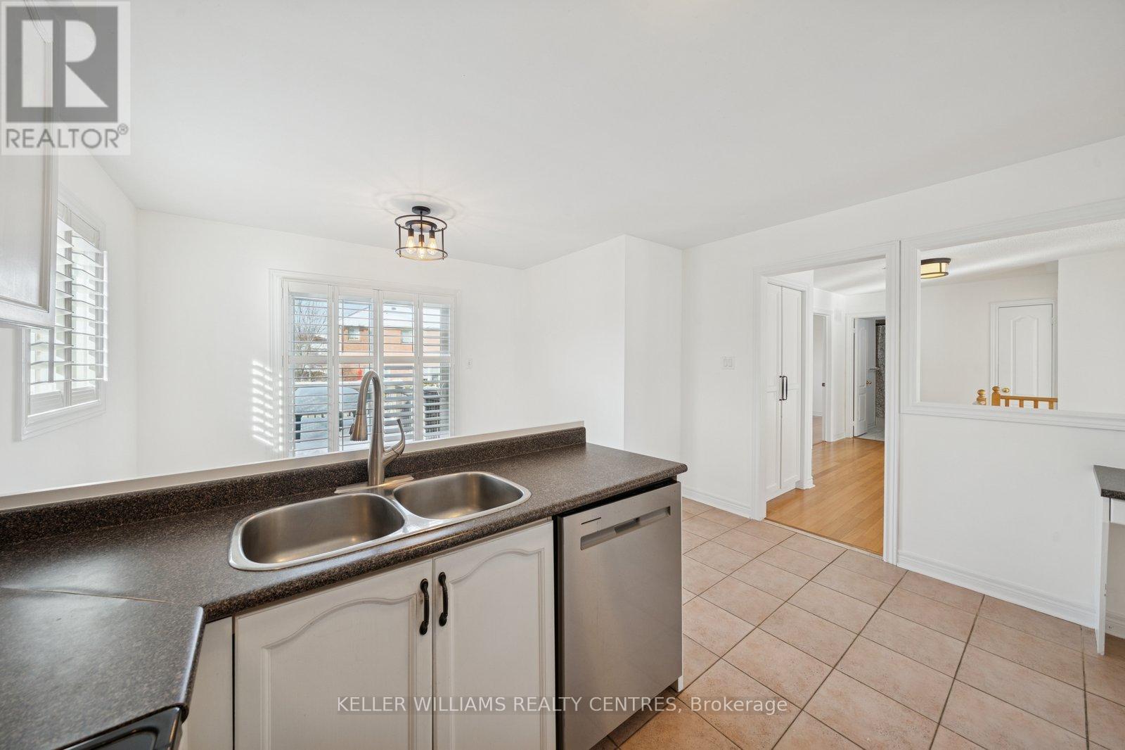 10 Margaret Place, Georgina, Ontario  L4P 3X2 - Photo 11 - N12598004