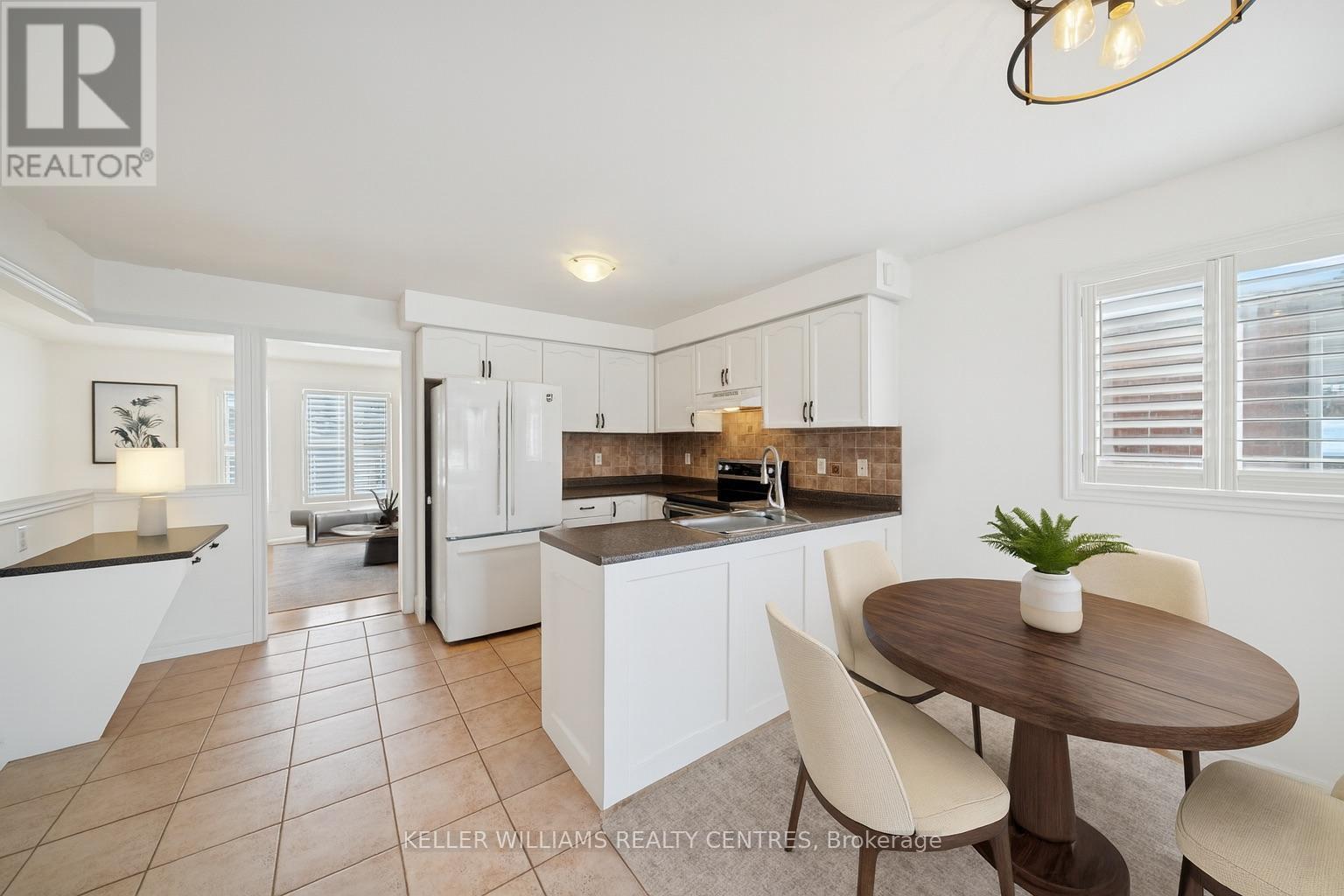 10 Margaret Place, Georgina, Ontario  L4P 3X2 - Photo 8 - N12598004