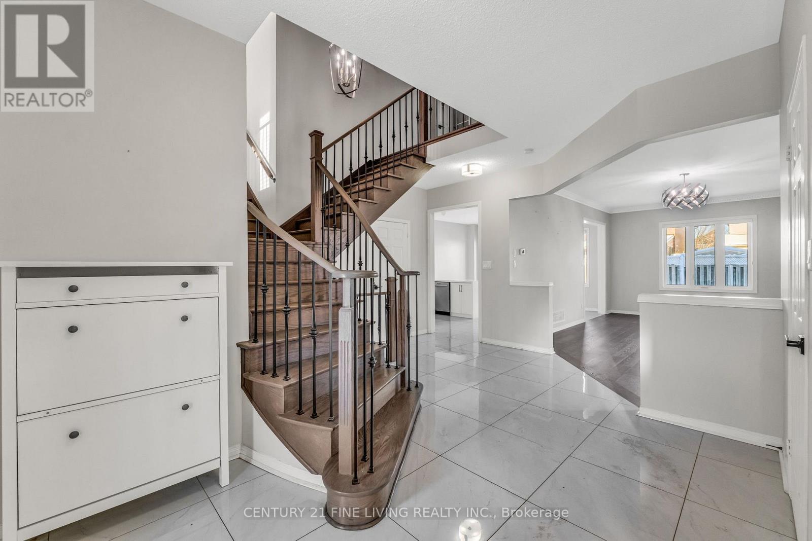 3 Sailwind Road, Brampton, Ontario L6R 2G3 - Photo 5 - W12616934