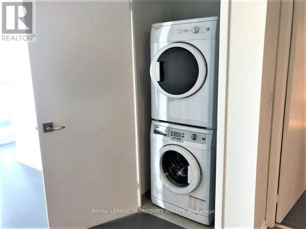 2410 - 70 Temperance Street, Toronto, Ontario  M5H 0B1 - Photo 12 - C12629572