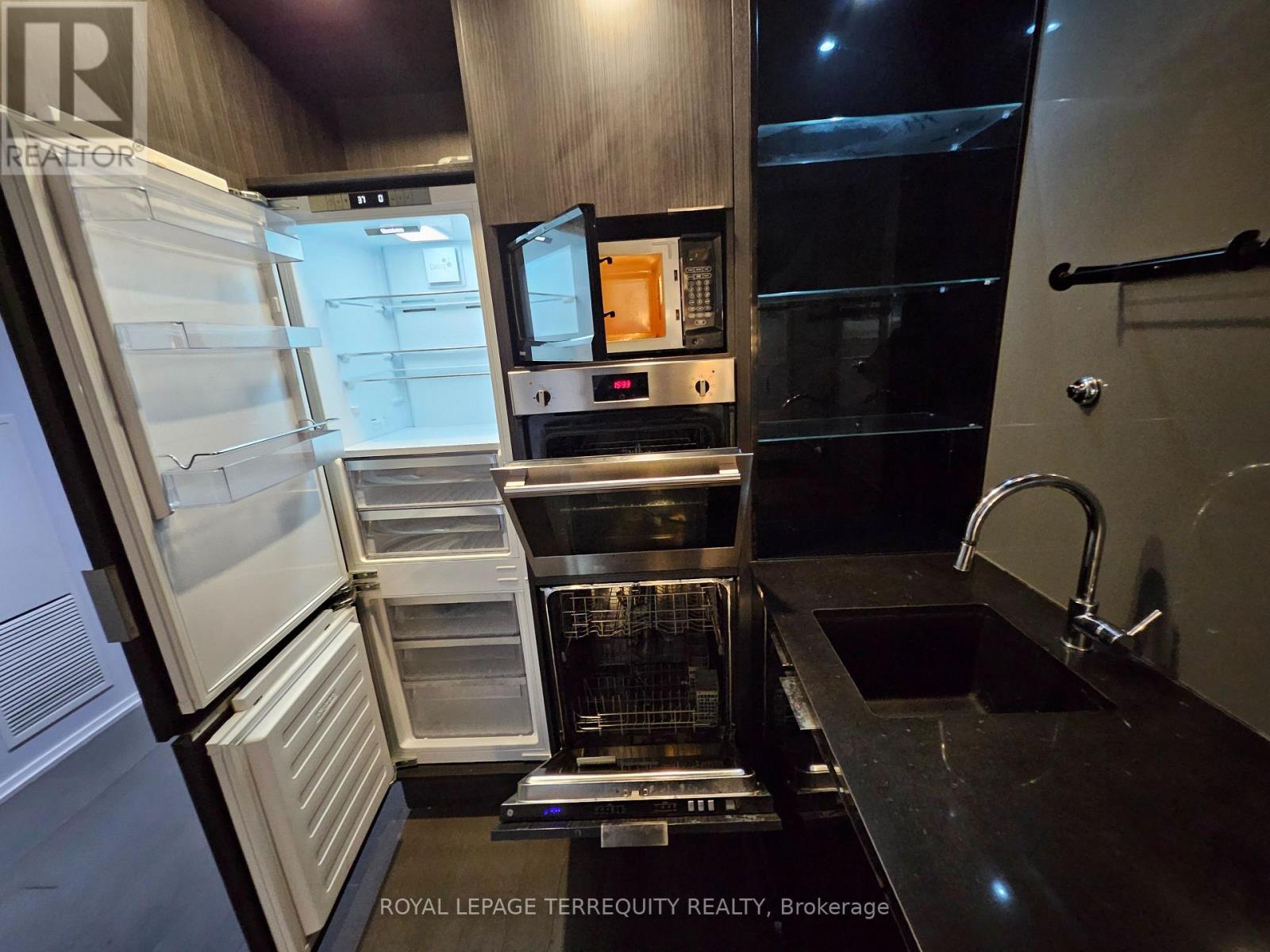 2410 - 70 Temperance Street, Toronto, Ontario  M5H 0B1 - Photo 17 - C12629572