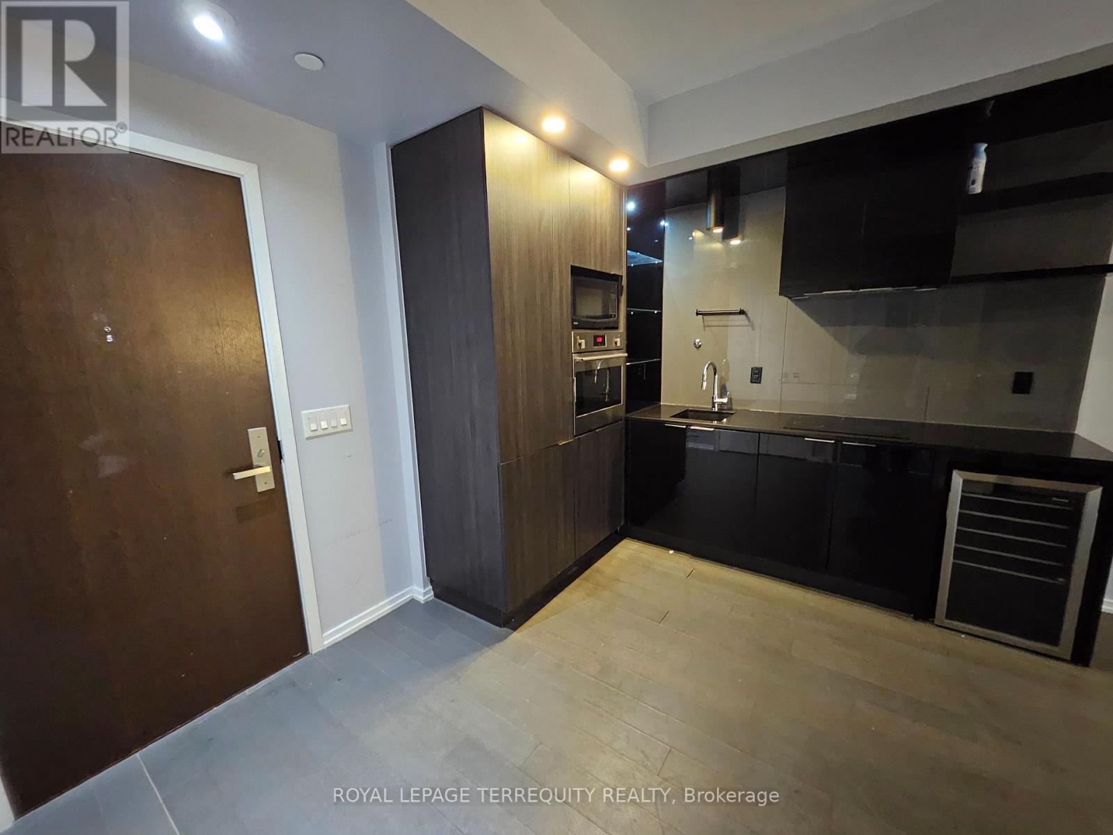 2410 - 70 Temperance Street, Toronto, Ontario  M5H 0B1 - Photo 4 - C12629572