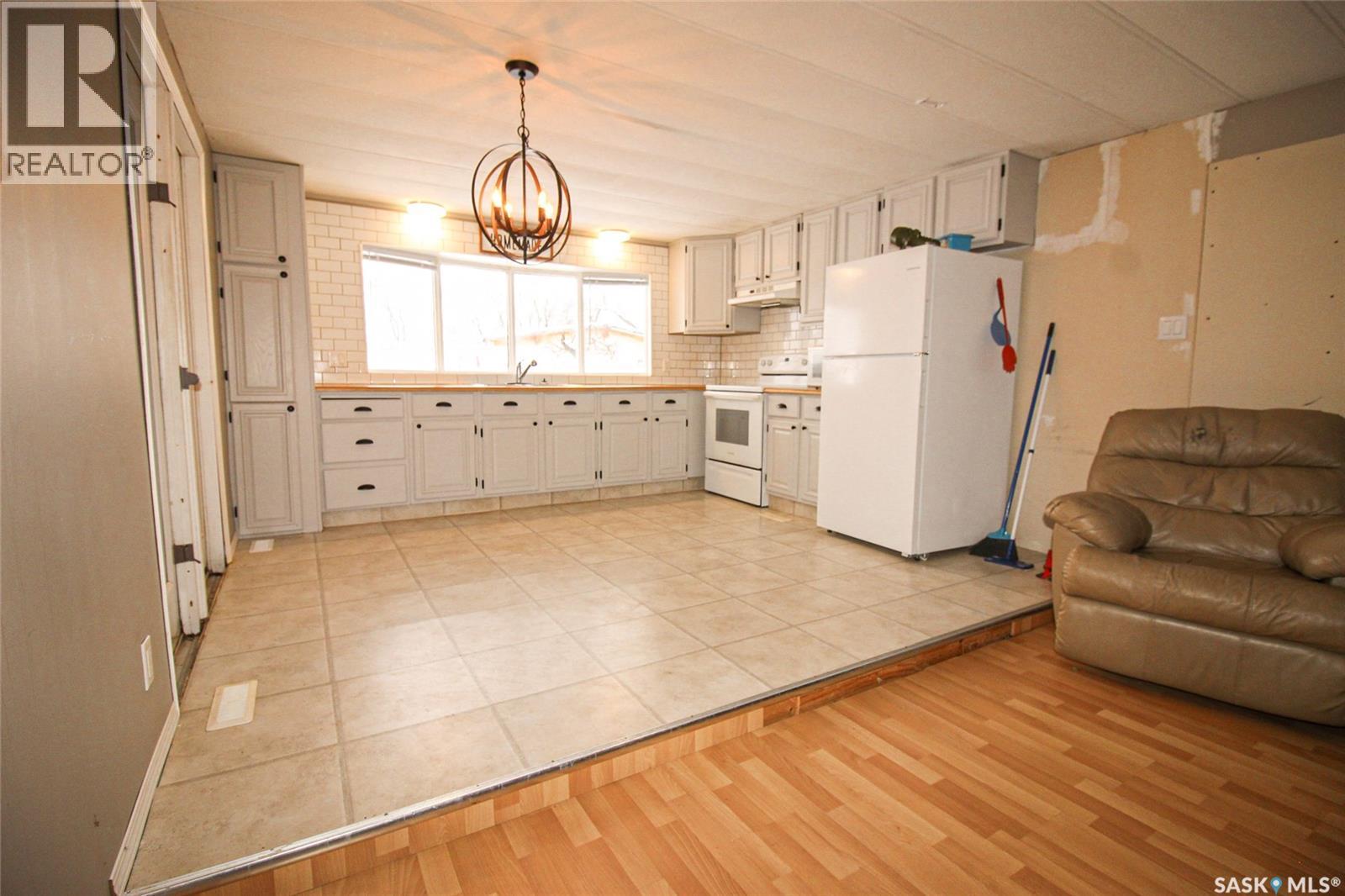 513-515 2nd Avenue S, Simmie, Saskatchewan  S0N 2N0 - Photo 3 - SK025569