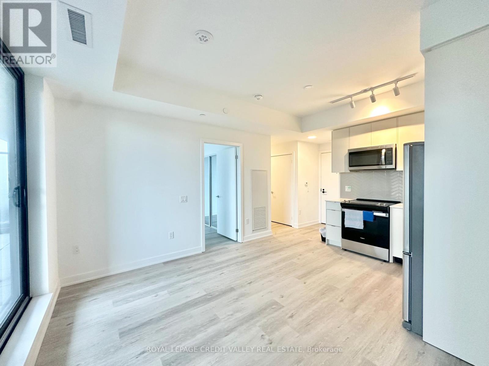 310 - 1606 Charles Street, Whitby (Port Whitby), Ontario  L1N 0P1 - Photo 2 - E12629578