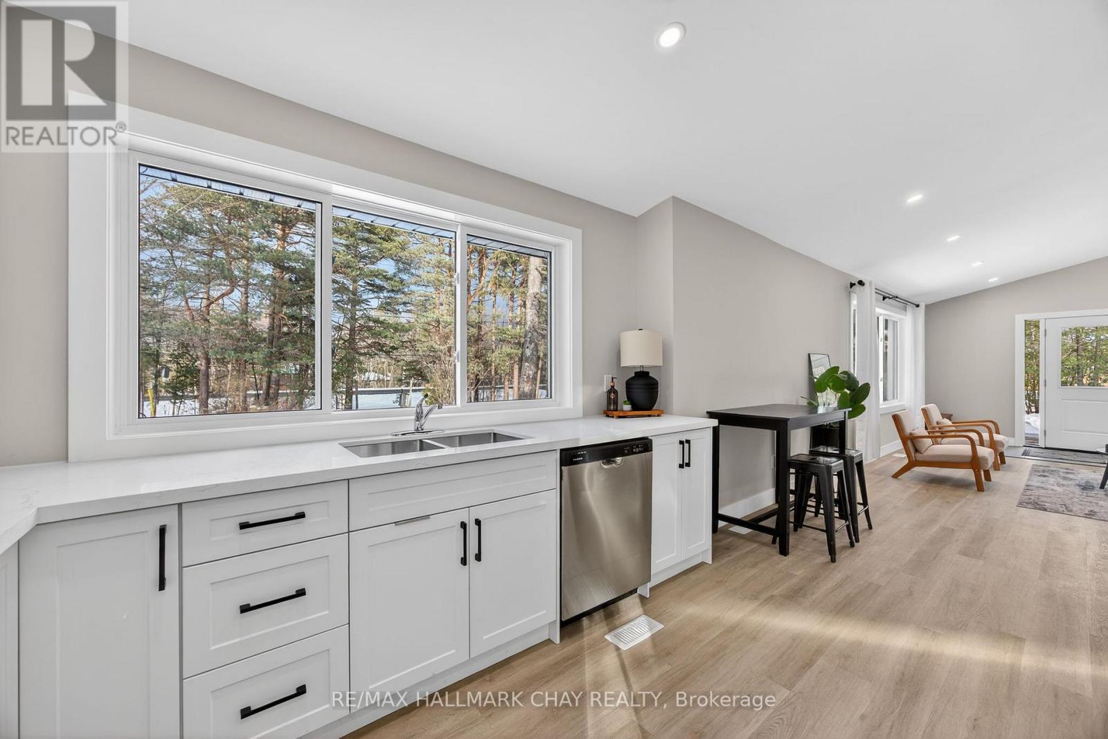 8717 Beachwood Road, Wasaga Beach, Ontario  L9Z 2G5 - Photo 17 - S12629636