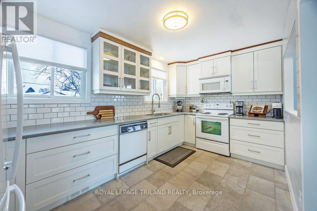 15 Stirling Crescent, St. Thomas, Ontario  N5P 3R4 - Photo 17 - X12629658