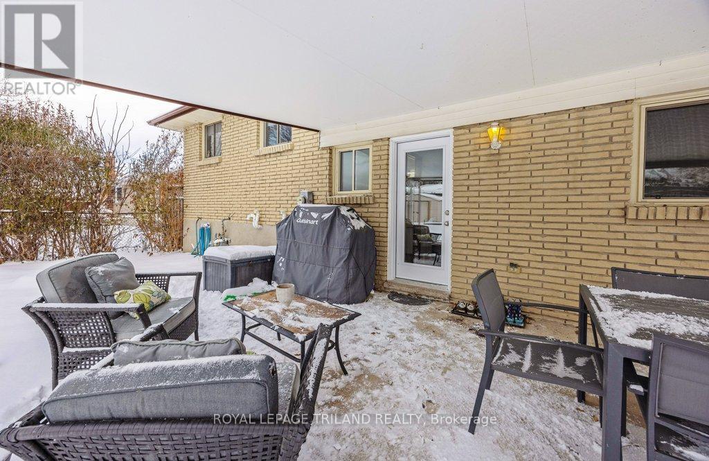 15 Stirling Crescent, St. Thomas, Ontario  N5P 3R4 - Photo 35 - X12629658