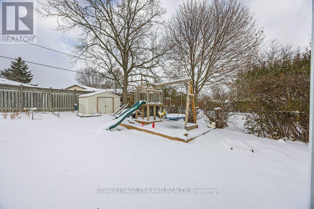 15 Stirling Crescent, St. Thomas, Ontario  N5P 3R4 - Photo 4 - X12629658