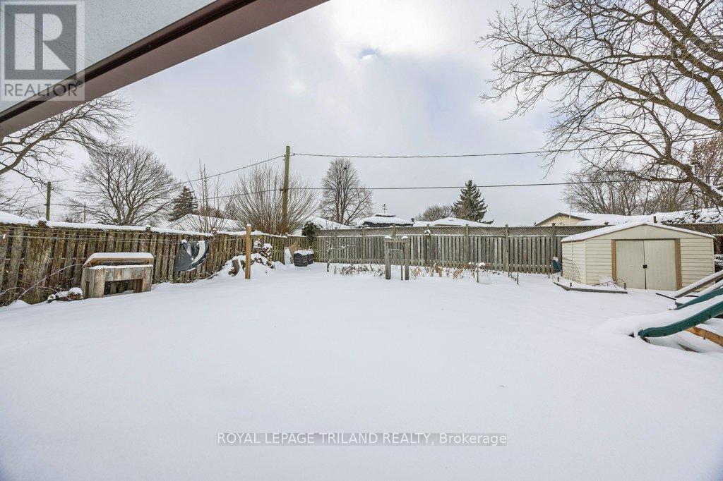 15 Stirling Crescent, St. Thomas, Ontario  N5P 3R4 - Photo 5 - X12629658