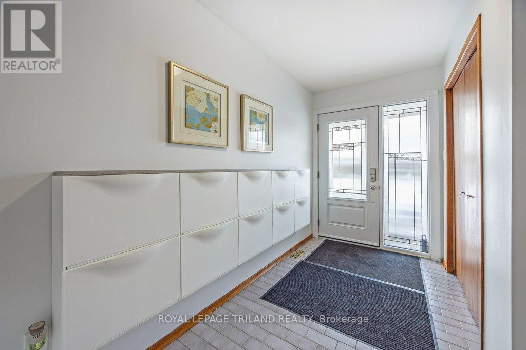 15 Stirling Crescent, St. Thomas, Ontario  N5P 3R4 - Photo 7 - X12629658