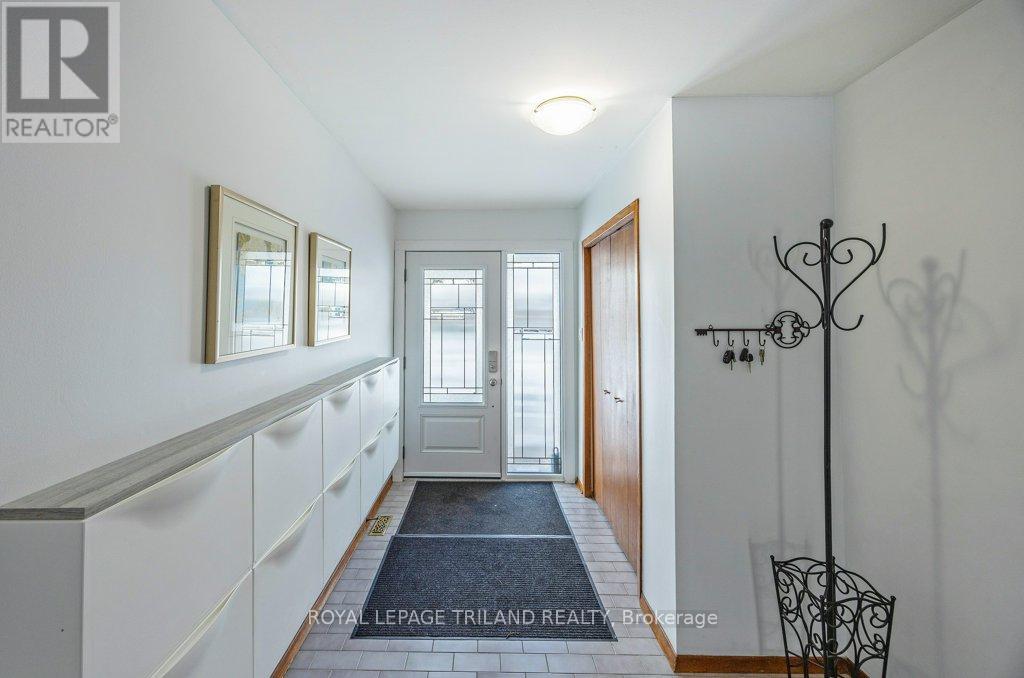 15 Stirling Crescent, St. Thomas, Ontario  N5P 3R4 - Photo 8 - X12629658