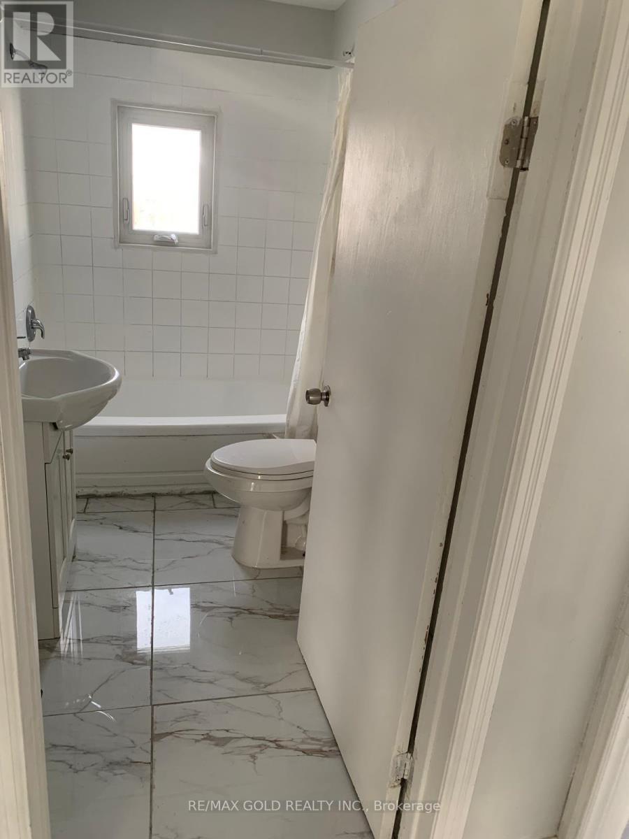 323 Queens Street, Halton Hills, Ontario L7J 1R1 - Photo 14 - W12628318